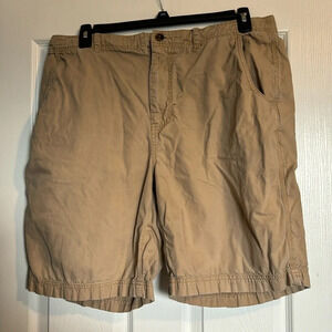 Life Is Good men’s tan 9” inseam flat front shorts size 38